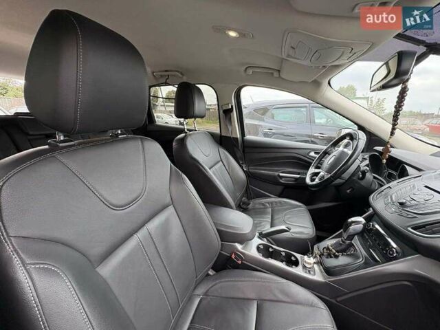 Форд Куга 2013 в Конотопе на Automoto.ua Белый Форд Куга, объемом двигателя 2 л и пробегом 95 тыс. км за 15200 $, фото 4 на Automoto.ua