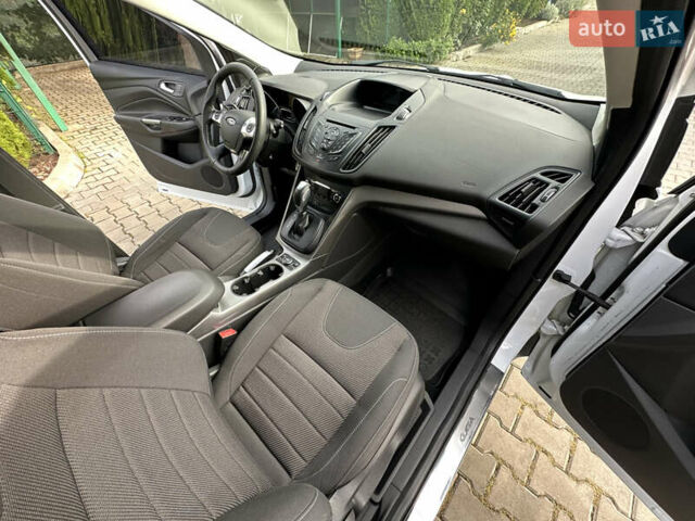 Белый Форд Куга, объемом двигателя 2 л и пробегом 125 тыс. км за 13700 $, фото 52 на Automoto.ua