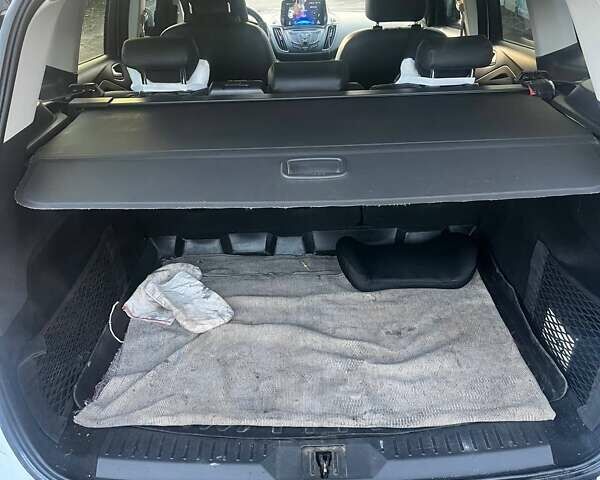 Білий Форд Куга, об'ємом двигуна 2 л та пробігом 247 тис. км за 13000 $, фото 12 на Automoto.ua