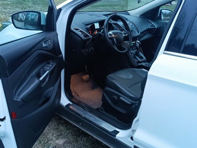 Білий Форд Куга, об'ємом двигуна 2 л та пробігом 265 тис. км за 12300 $, фото 5 на Automoto.ua