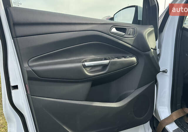 Білий Форд Куга, об'ємом двигуна 1.6 л та пробігом 194 тис. км за 13300 $, фото 13 на Automoto.ua