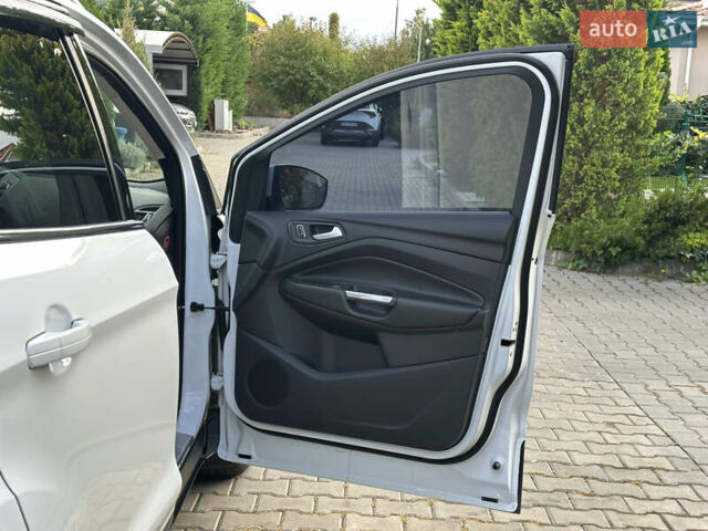 Белый Форд Куга, объемом двигателя 2 л и пробегом 125 тыс. км за 13700 $, фото 29 на Automoto.ua