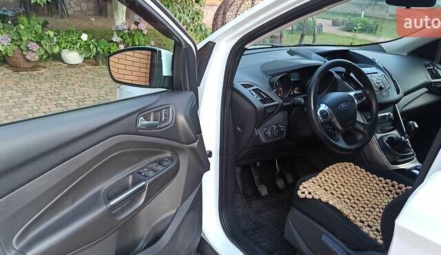 Форд Куга 2013 в Буче на Automoto.ua Белый Форд Куга, объемом двигателя 2 л и пробегом 234 тыс. км за 12000 $, фото 7 на Automoto.ua