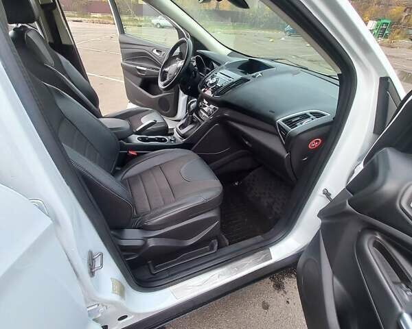 Белый Форд Куга, объемом двигателя 2 л и пробегом 123 тыс. км за 13200 $, фото 9 на Automoto.ua