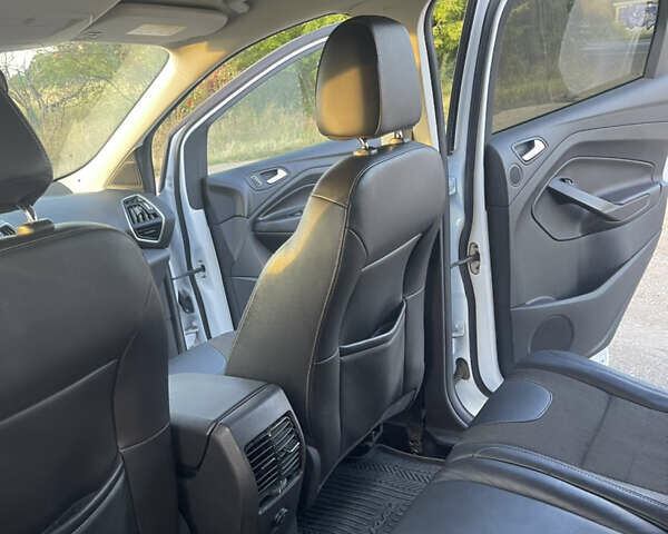 Белый Форд Куга, объемом двигателя 2 л и пробегом 205 тыс. км за 12500 $, фото 4 на Automoto.ua