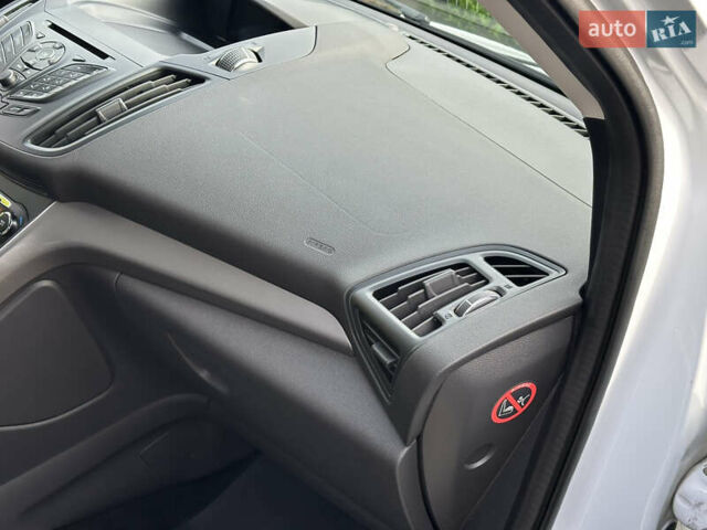 Белый Форд Куга, объемом двигателя 2 л и пробегом 125 тыс. км за 13700 $, фото 53 на Automoto.ua