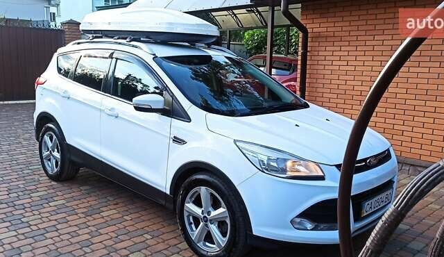 Форд Куга 2013 в Буче на Automoto.ua Белый Форд Куга, объемом двигателя 2 л и пробегом 234 тыс. км за 12000 $, фото 1 на Automoto.ua