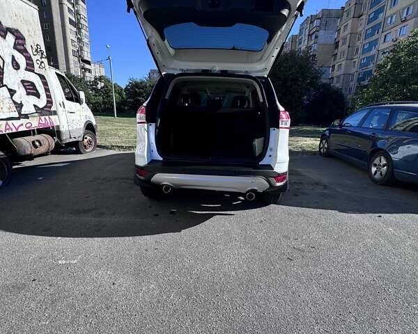 Белый Форд Куга, объемом двигателя 2 л и пробегом 110 тыс. км за 15000 $, фото 4 на Automoto.ua