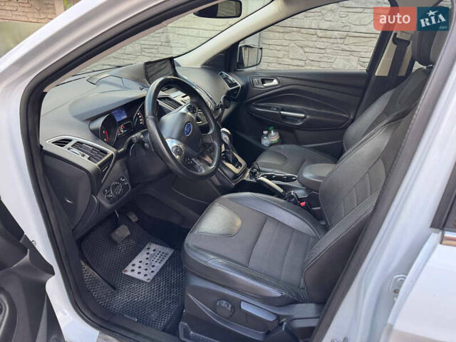 Білий Форд Куга, об'ємом двигуна 2 л та пробігом 182 тис. км за 15000 $, фото 6 на Automoto.ua