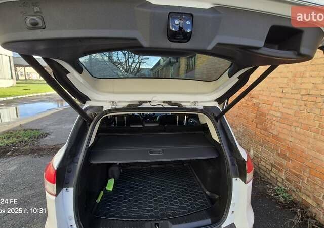 Белый Форд Куга, объемом двигателя 2 л и пробегом 175 тыс. км за 14100 $, фото 10 на Automoto.ua