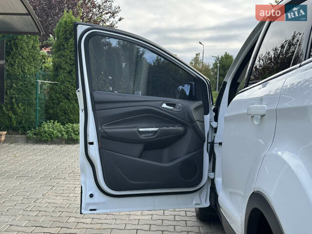 Белый Форд Куга, объемом двигателя 2 л и пробегом 125 тыс. км за 13700 $, фото 30 на Automoto.ua