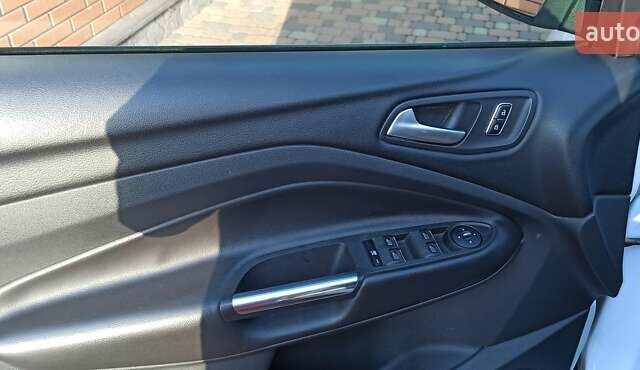 Форд Куга 2013 в Буче на Automoto.ua Белый Форд Куга, объемом двигателя 2 л и пробегом 234 тыс. км за 12000 $, фото 6 на Automoto.ua