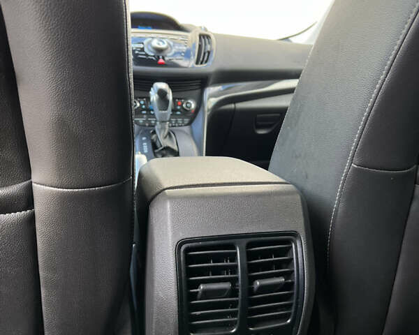 Білий Форд Куга, об'ємом двигуна 2 л та пробігом 198 тис. км за 11800 $, фото 51 на Automoto.ua