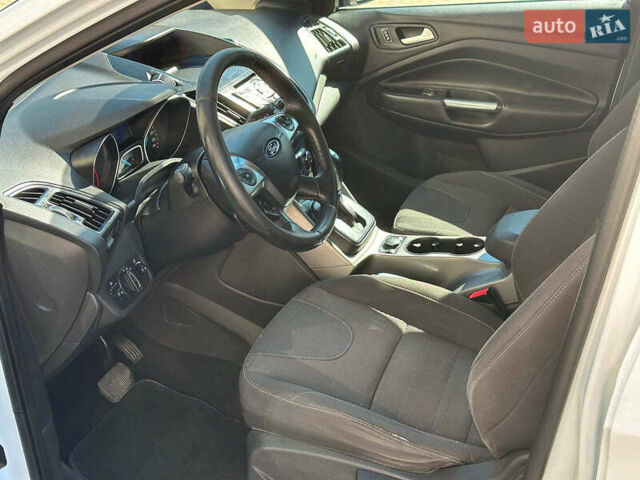 Білий Форд Куга, об'ємом двигуна 2 л та пробігом 221 тис. км за 10990 $, фото 9 на Automoto.ua