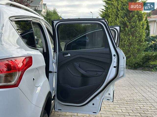 Белый Форд Куга, объемом двигателя 2 л и пробегом 125 тыс. км за 13700 $, фото 26 на Automoto.ua