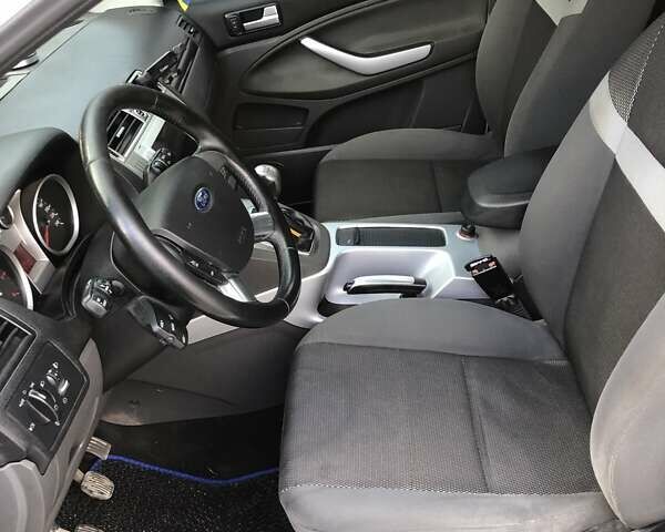 Білий Форд Куга, об'ємом двигуна 2 л та пробігом 200 тис. км за 13200 $, фото 15 на Automoto.ua