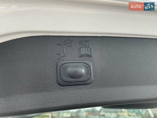 Белый Форд Куга, объемом двигателя 2 л и пробегом 182 тыс. км за 11950 $, фото 44 на Automoto.ua