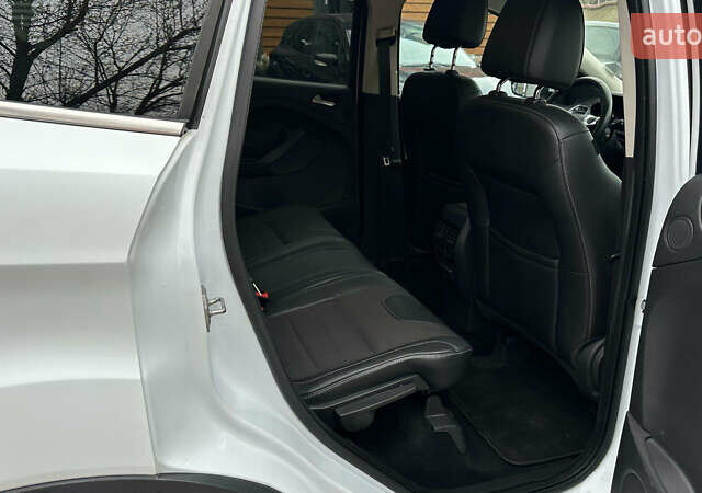 Білий Форд Куга, об'ємом двигуна 1.6 л та пробігом 194 тис. км за 13300 $, фото 4 на Automoto.ua