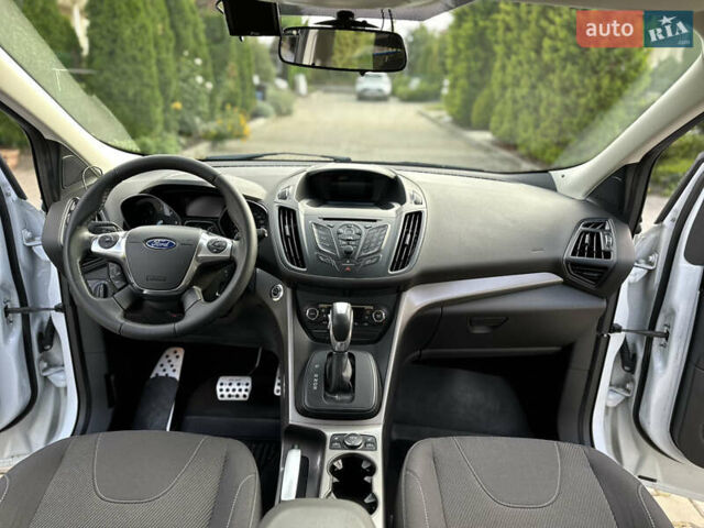 Белый Форд Куга, объемом двигателя 2 л и пробегом 125 тыс. км за 13700 $, фото 4 на Automoto.ua