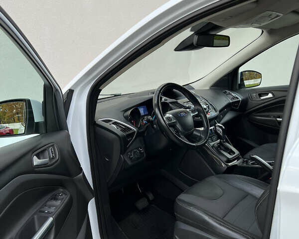 Форд Куга 2013 в Луцке на Automoto.ua Белый Форд Куга, объемом двигателя 2 л и пробегом 198 тыс. км за 12200 $, фото 22 на Automoto.ua