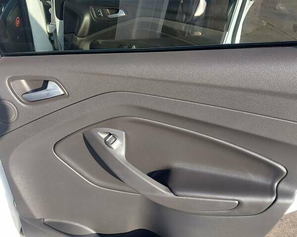 Белый Форд Куга, объемом двигателя 2 л и пробегом 201 тыс. км за 13400 $, фото 9 на Automoto.ua