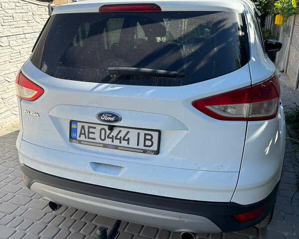 Білий Форд Куга, об'ємом двигуна 2 л та пробігом 182 тис. км за 15000 $, фото 5 на Automoto.ua