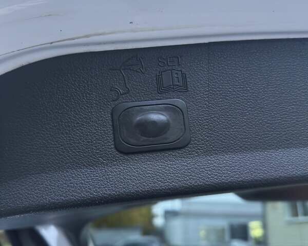 Форд Куга 2013 в Полтаве на Automoto.ua Белый Форд Куга, объемом двигателя 2 л и пробегом 253 тыс. км за 11500 $, фото 3 на Automoto.ua