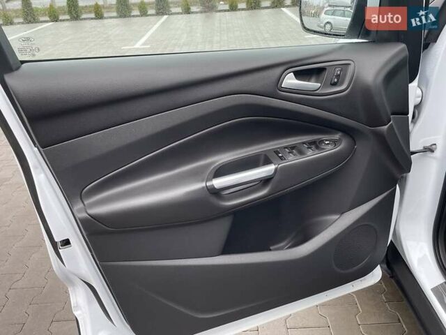 Белый Форд Куга, объемом двигателя 2 л и пробегом 182 тыс. км за 11950 $, фото 30 на Automoto.ua