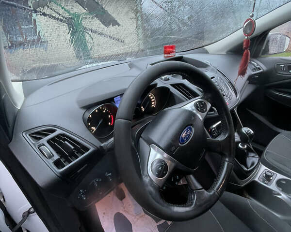 Білий Форд Куга, об'ємом двигуна 2 л та пробігом 301 тис. км за 12400 $, фото 53 на Automoto.ua