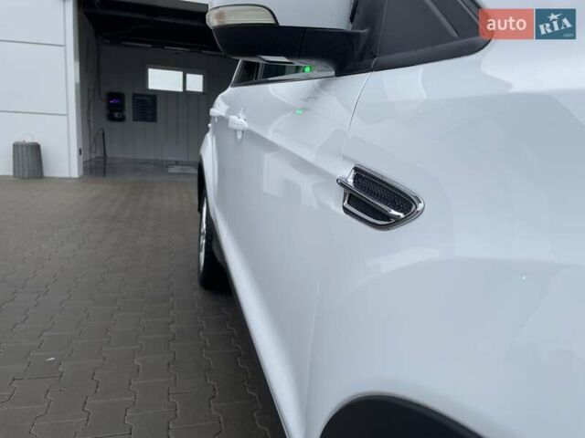 Белый Форд Куга, объемом двигателя 2 л и пробегом 182 тыс. км за 11950 $, фото 15 на Automoto.ua