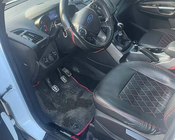 Білий Форд Куга, об'ємом двигуна 2 л та пробігом 247 тис. км за 13000 $, фото 5 на Automoto.ua