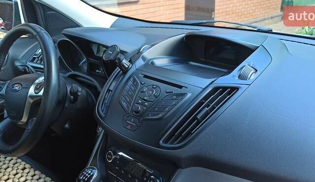 Форд Куга 2013 в Буче на Automoto.ua Белый Форд Куга, объемом двигателя 2 л и пробегом 234 тыс. км за 12000 $, фото 16 на Automoto.ua