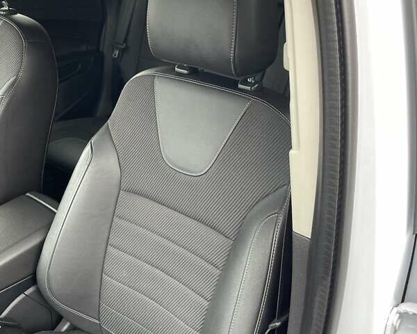 Белый Форд Куга, объемом двигателя 2 л и пробегом 182 тыс. км за 11950 $, фото 36 на Automoto.ua