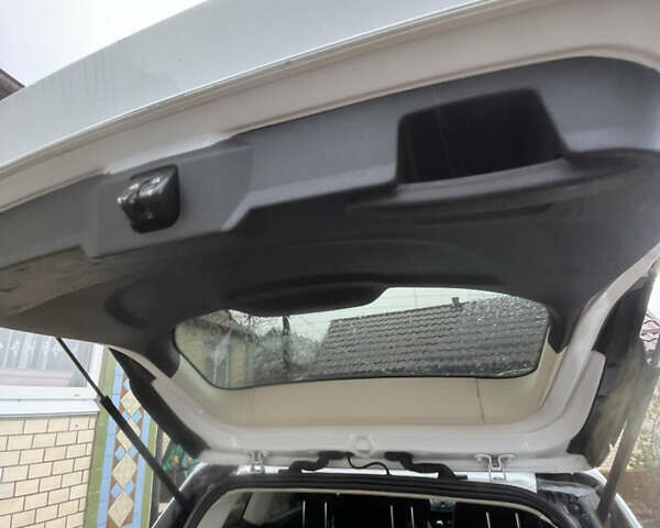 Білий Форд Куга, об'ємом двигуна 2 л та пробігом 301 тис. км за 12400 $, фото 42 на Automoto.ua