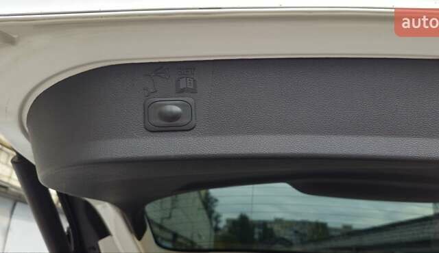 Белый Форд Куга, объемом двигателя 2 л и пробегом 135 тыс. км за 14500 $, фото 72 на Automoto.ua