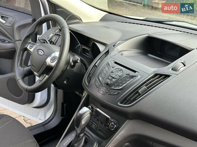 Белый Форд Куга, объемом двигателя 2 л и пробегом 125 тыс. км за 13700 $, фото 54 на Automoto.ua