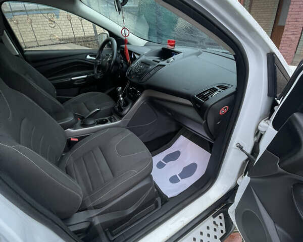 Білий Форд Куга, об'ємом двигуна 2 л та пробігом 301 тис. км за 12400 $, фото 72 на Automoto.ua