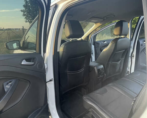 Белый Форд Куга, объемом двигателя 2 л и пробегом 205 тыс. км за 12500 $, фото 3 на Automoto.ua