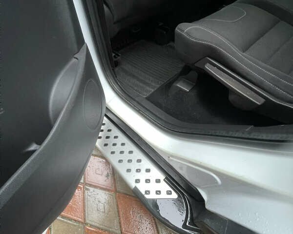 Білий Форд Куга, об'ємом двигуна 2 л та пробігом 301 тис. км за 12400 $, фото 51 на Automoto.ua