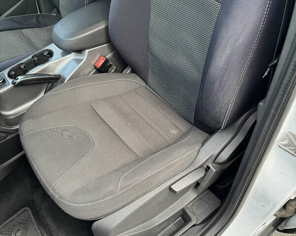 Форд Куга 2013 у Києві на Automoto.ua Білий Форд Куга, об'ємом двигуна 1.6 л та пробігом 126 тис. км за 13000 $, фото 28 на Automoto.ua