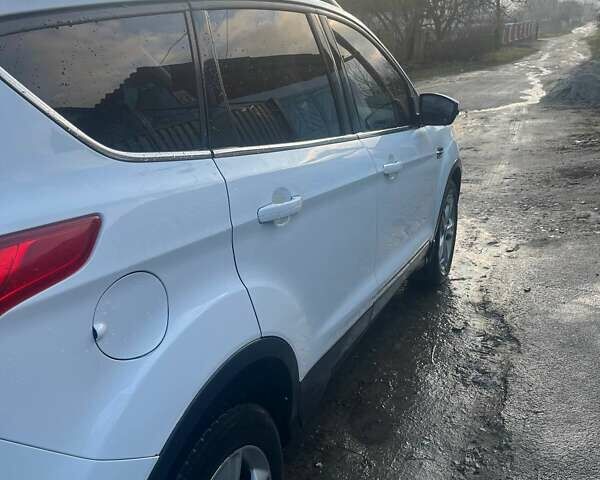 Білий Форд Куга, об'ємом двигуна 2 л та пробігом 247 тис. км за 13000 $, фото 11 на Automoto.ua