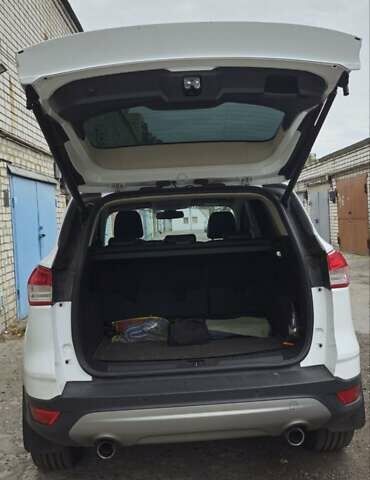 Белый Форд Куга, объемом двигателя 2 л и пробегом 135 тыс. км за 14500 $, фото 63 на Automoto.ua