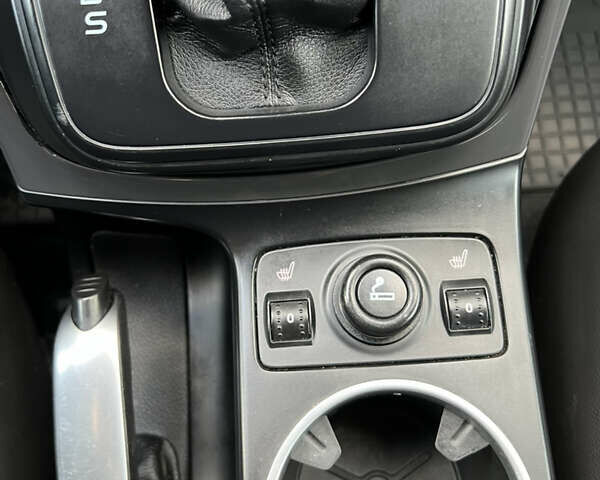Форд Куга 2013 в Луцке на Automoto.ua Белый Форд Куга, объемом двигателя 2 л и пробегом 198 тыс. км за 12200 $, фото 49 на Automoto.ua