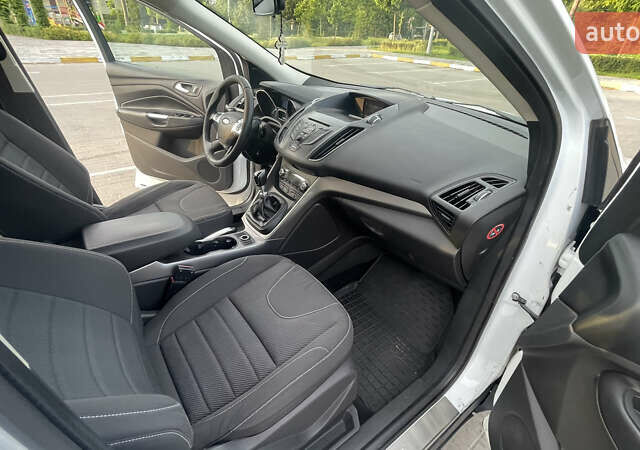 Белый Форд Куга, объемом двигателя 1.6 л и пробегом 201 тыс. км за 10700 $, фото 13 на Automoto.ua