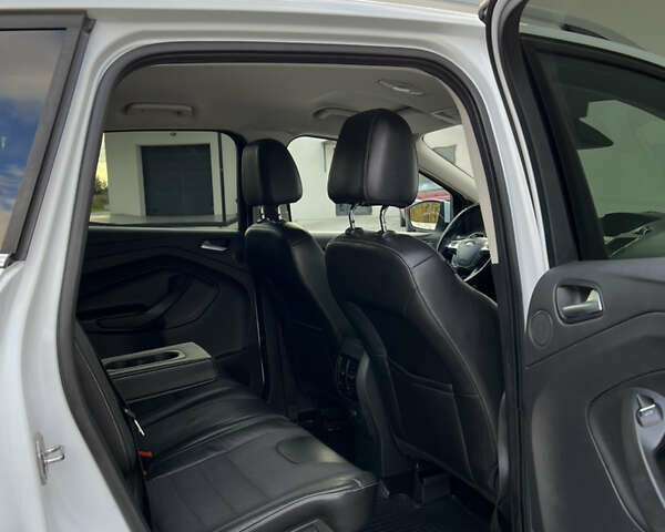 Білий Форд Куга, об'ємом двигуна 2 л та пробігом 198 тис. км за 11800 $, фото 26 на Automoto.ua