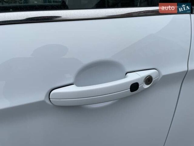 Белый Форд Куга, объемом двигателя 2 л и пробегом 182 тыс. км за 11950 $, фото 29 на Automoto.ua