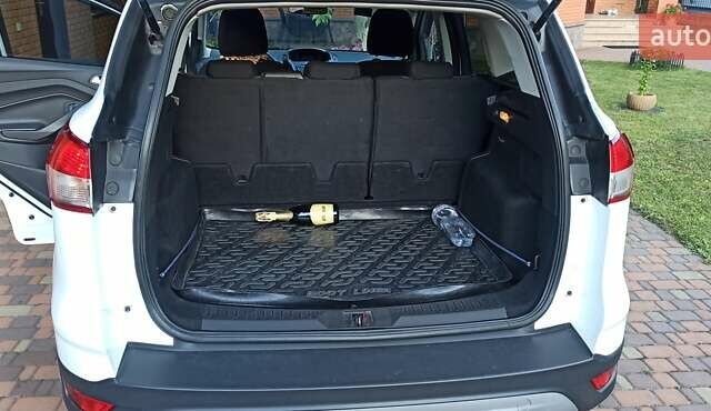 Форд Куга 2013 в Буче на Automoto.ua Белый Форд Куга, объемом двигателя 2 л и пробегом 234 тыс. км за 12000 $, фото 27 на Automoto.ua