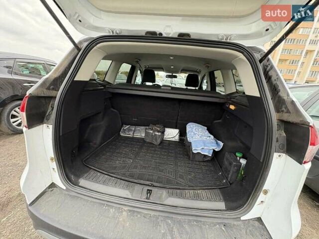 Форд Куга 2013 в Конотопе на Automoto.ua Белый Форд Куга, объемом двигателя 2 л и пробегом 95 тыс. км за 15200 $, фото 2 на Automoto.ua