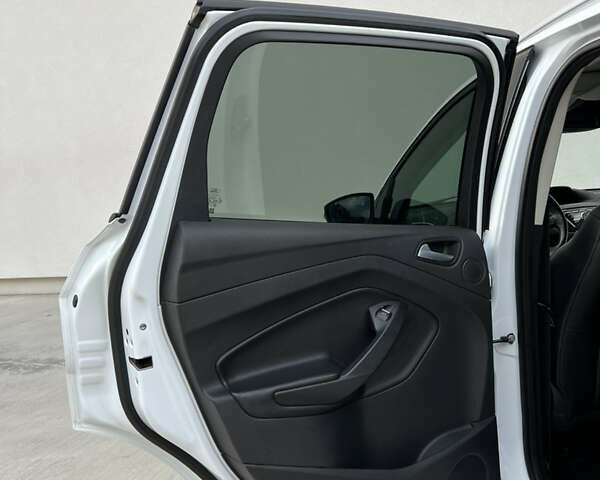 Білий Форд Куга, об'ємом двигуна 2 л та пробігом 198 тис. км за 11800 $, фото 25 на Automoto.ua