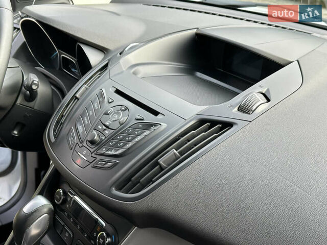 Белый Форд Куга, объемом двигателя 2 л и пробегом 125 тыс. км за 13700 $, фото 56 на Automoto.ua